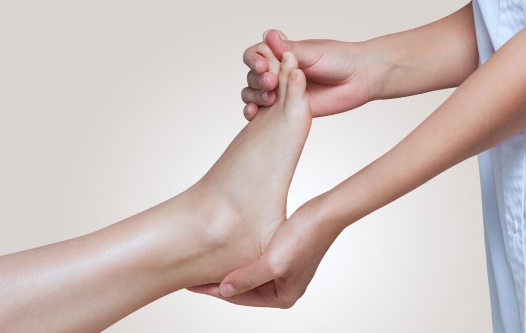 Podiatrist in Naples treating feet pain